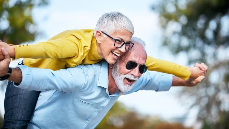 Mutuelle senior en 2026 : faut-il vraiment payer plus cher pour être mieux couvert ?